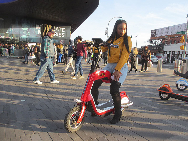 The Tutu SL350 is a nice looking, Vespa inspired electric scooter but it tops out a disappointing 10 miles per hour.